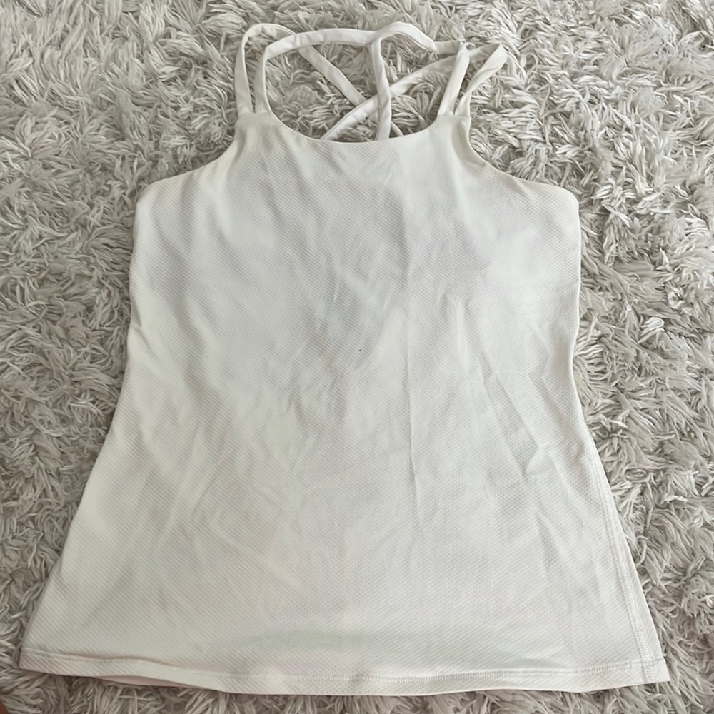 Ivivia white tank top